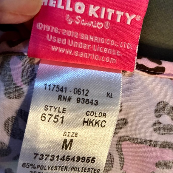 "Sanrio-Hello Kitty" scrub top, M, like new condition - Picture 9 of 9